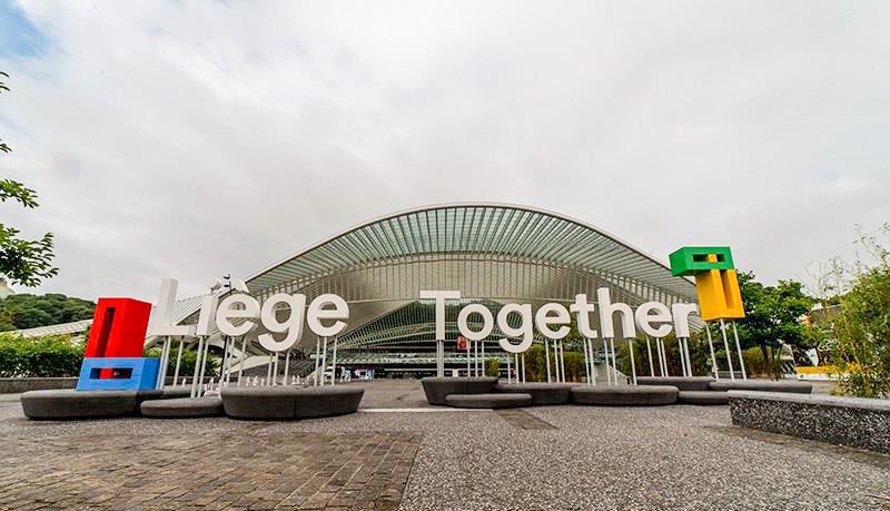 Un logo géant de Liège pour se faire photographier devant la gare des Guillemins