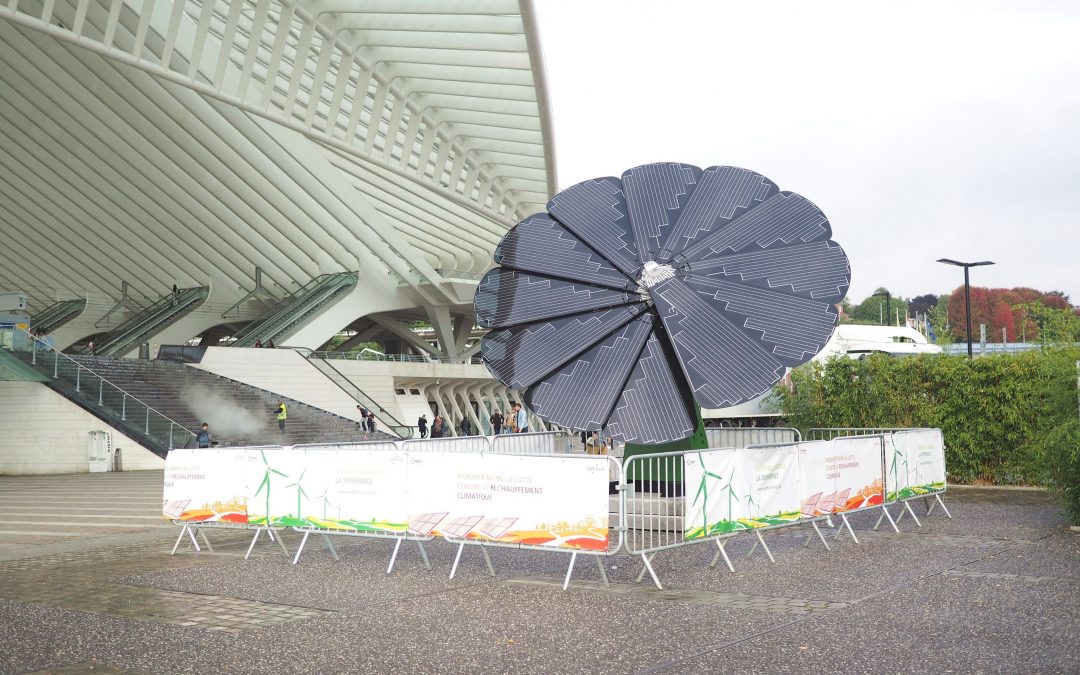 Une fleur photovoltaïque géante devant la gare des Guillemins