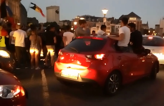 La folie à Liège après le match des Diables (vidéos)