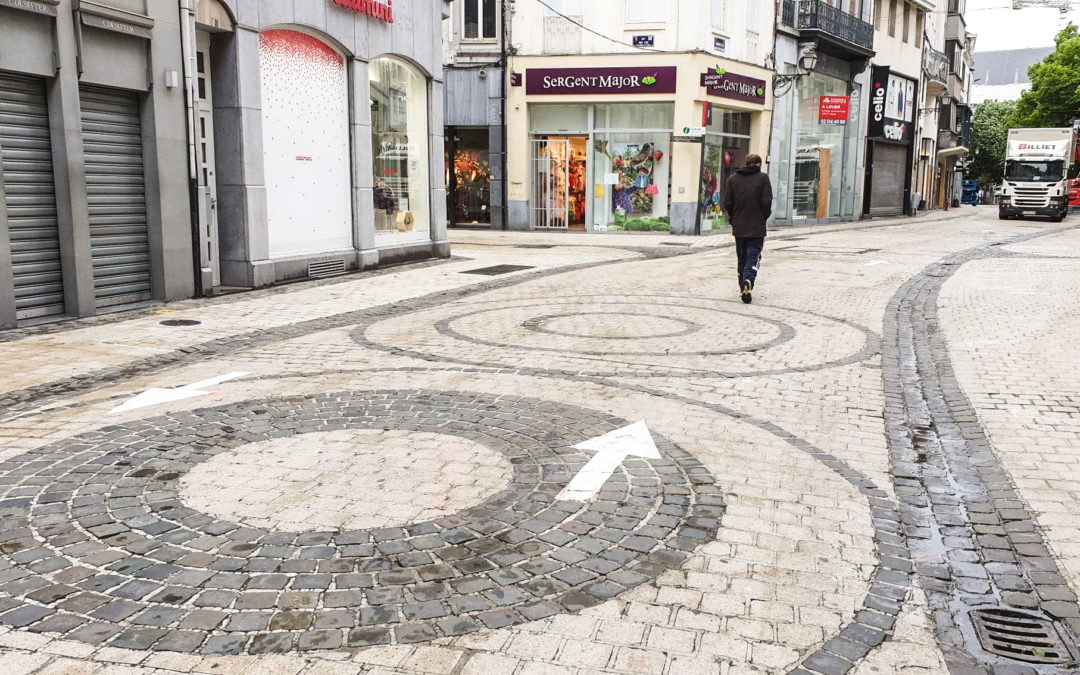 Marquage au sol et présence policière pour la réouverture des commerces aujourd’hui