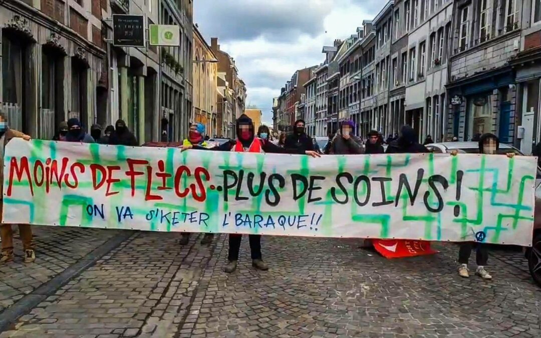 Nouvelle manifestation anti couvre-feu au centre-ville: “L’Etat a réagi comme depuis un an face au virus, en contrôlant et en réprimant”