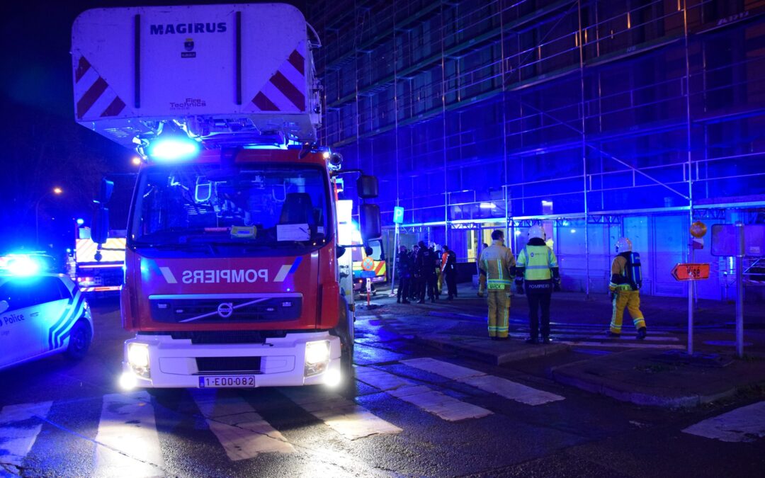 Appartement en feu dans la grande tour de Droixhe: un blessé grave