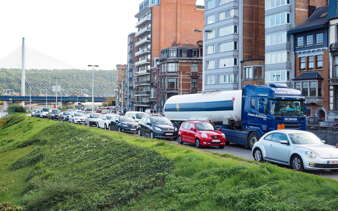 Chaos attendu sur les routes pour la rentrée: la Ville compte interdire le transit des poids lourds