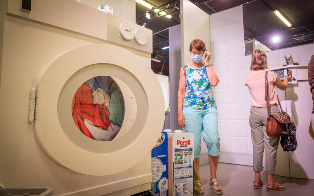 Une expo où les objets de la vie quotidienne sont agrandis pour sensibiliser aux accidents domestiques