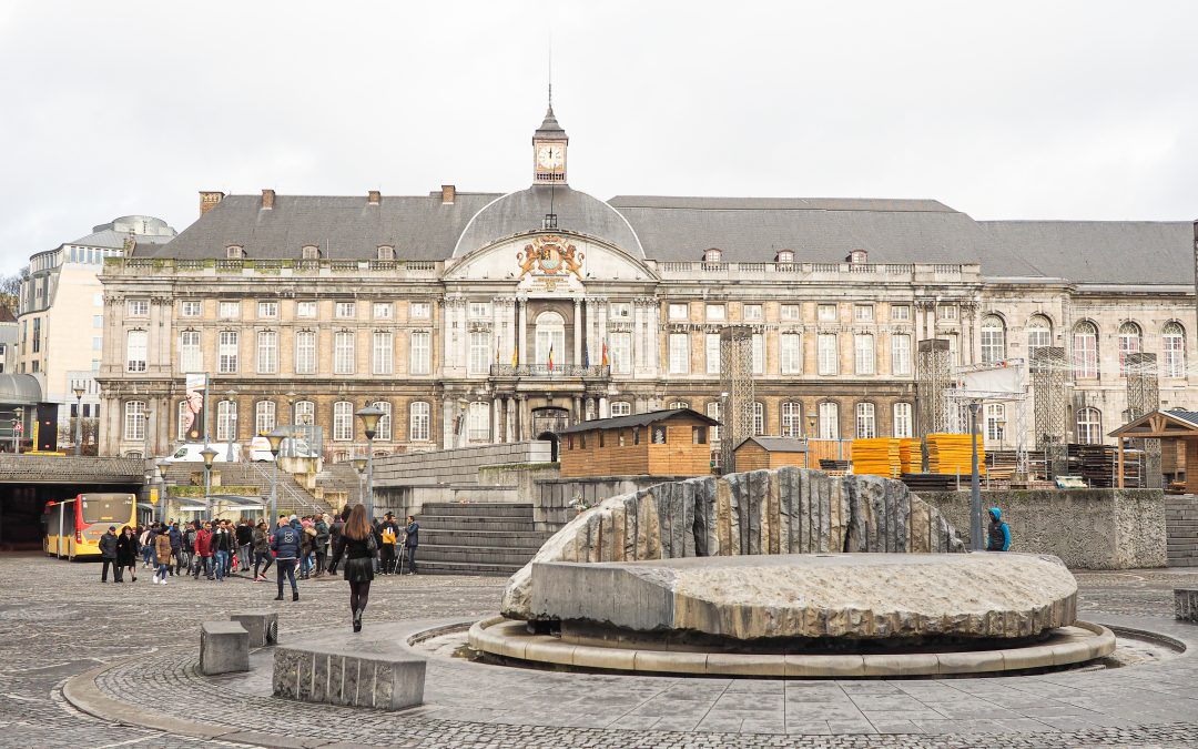 La fontaine monumentale enlevée ne sera pas remise place Saint-Lambert; le bourgmestre craint un procès