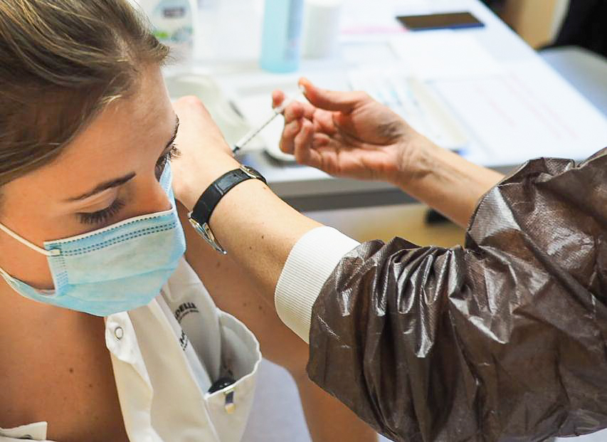 Le vaccin Novavax disponible à Liège Airport: une porte de sortie pour certains antivax