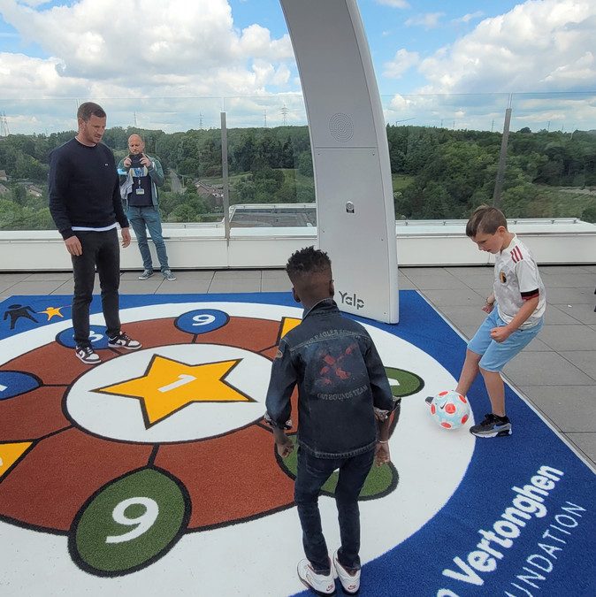 Jan Vertonghen inaugure une aire de jeux au CHC MontLégia