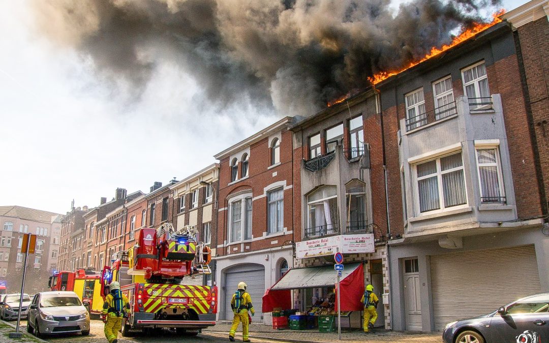 Explosion sur le toit d’une maison dans le quartier des Vennes