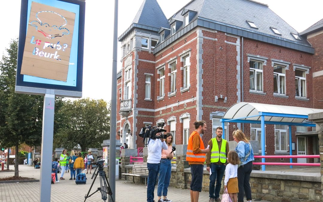 La Ville doit-elle interdire la publicité aux abords des écoles?