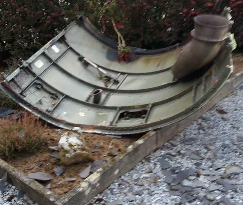 Une pièce du capot d’un avion qui a décollé de Liege Airport tombe sur une habitation à Waremme