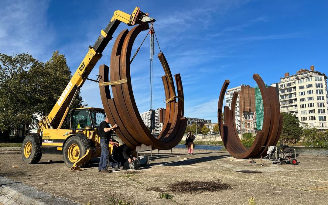 Les arcs de Bernar Venet ont été réinstallés à la Boverie