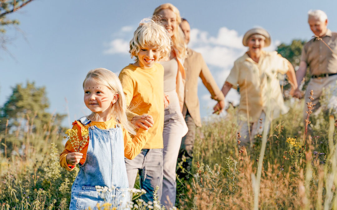 Nouveauté au Préhistomuseum: le sentier pieds nus devient un parcours sensoriel familial