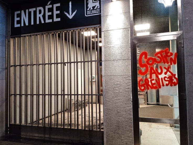 Magasins Delhaize tagués: “Nous voulons défendre le droit de grève”