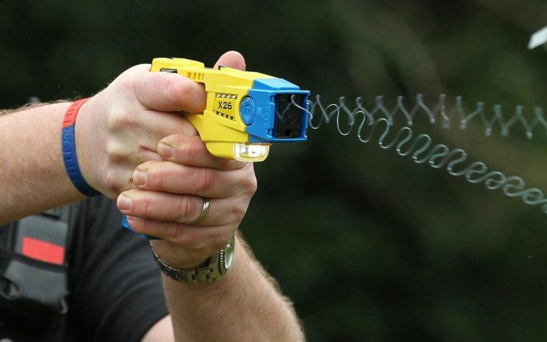 La police de Liège va s’équiper de 10 nouveaux pistolets électriques “Taser”