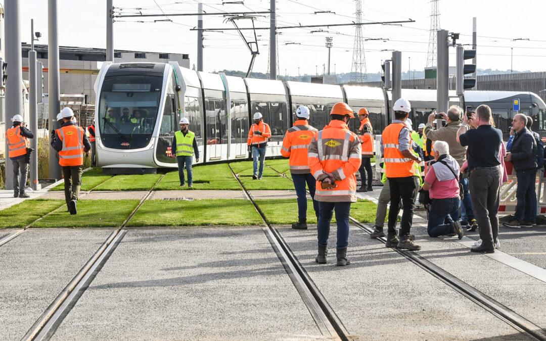 Le tram est sorti, les politiques ont applaudi