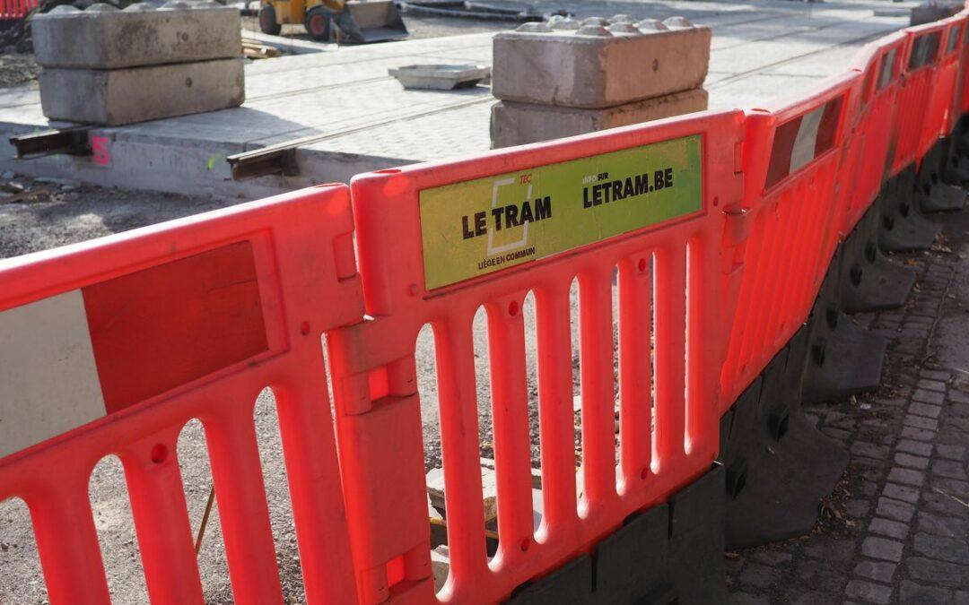 La rue Joffre et sa jonction avec la place Saint-Lambert fermées