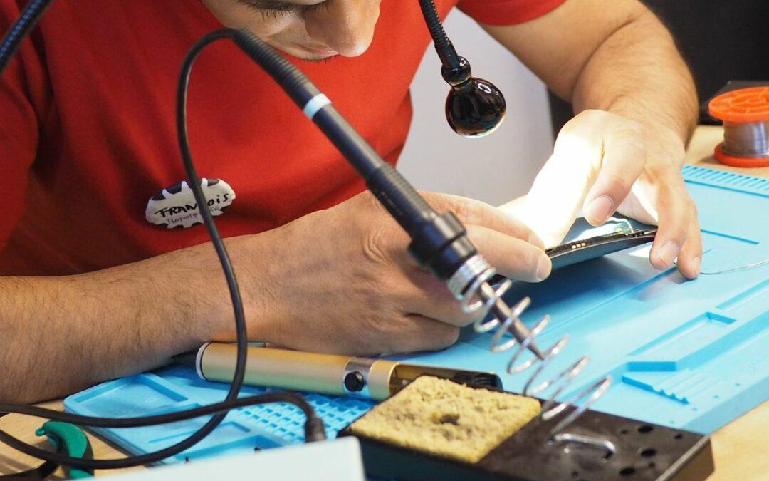 “Consommez malin, réparez au lieu de jeter”: le Repair café participe à la Cité de Noël