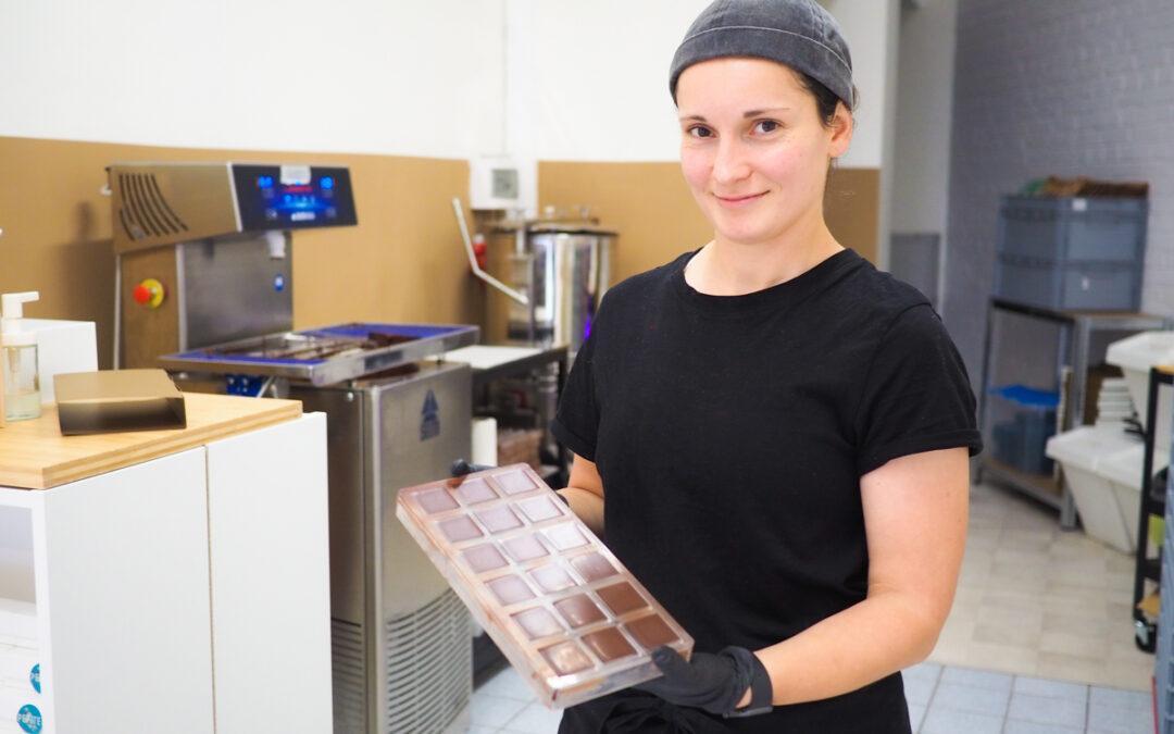 Une pétillante fabricante de chocolats se lance dans le quartier des Guillemins en faisant tout elle-même