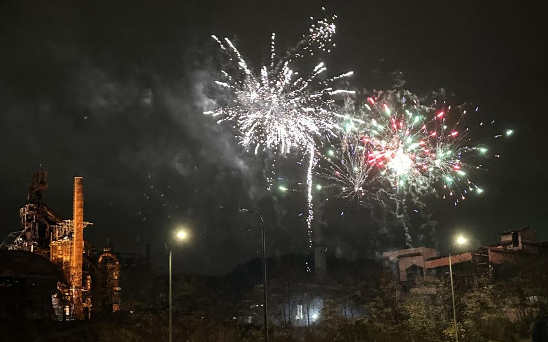 Haut-fourneau B, un habit de lumière et d’espoir pour le colosse d’acier jusqu’au 2 janvier 2024