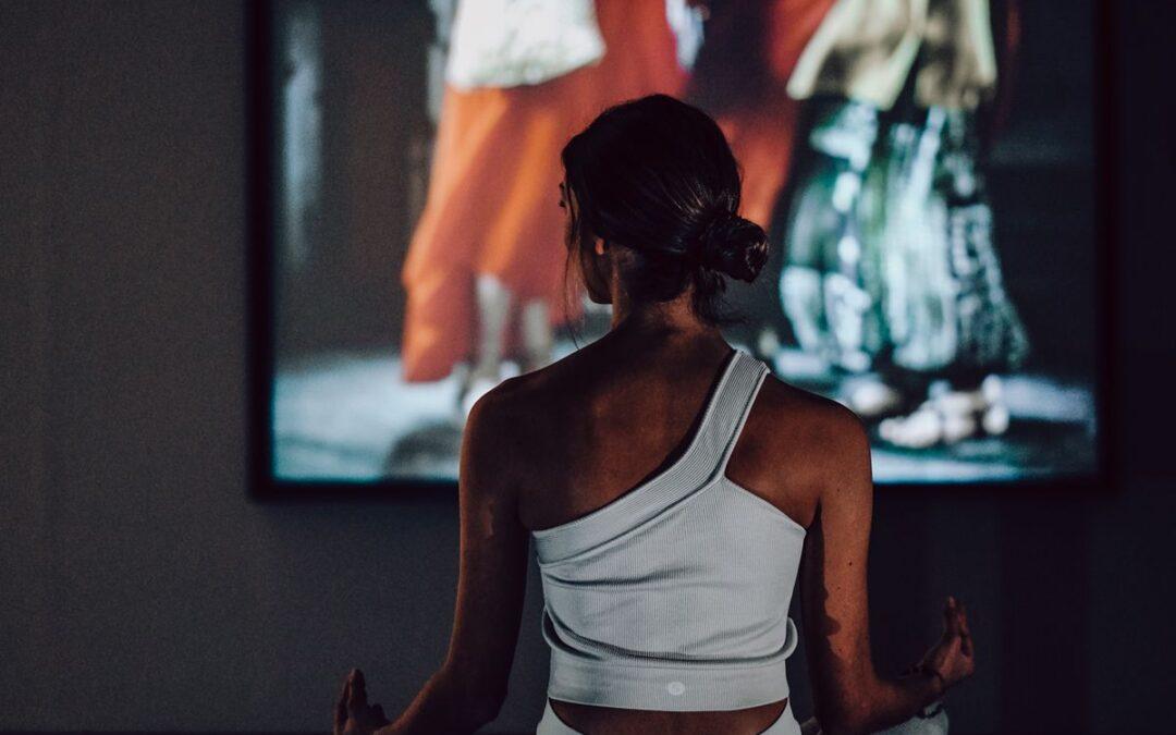 Deux séances de méditation inédites au Musée Boverie, baigné dans les œuvres de Bill Viola