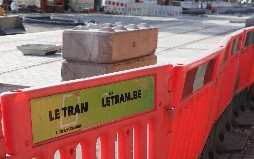 Chantier du tram: travaux de nuit boulevard de la Sauvenière et rue des Urbanistes