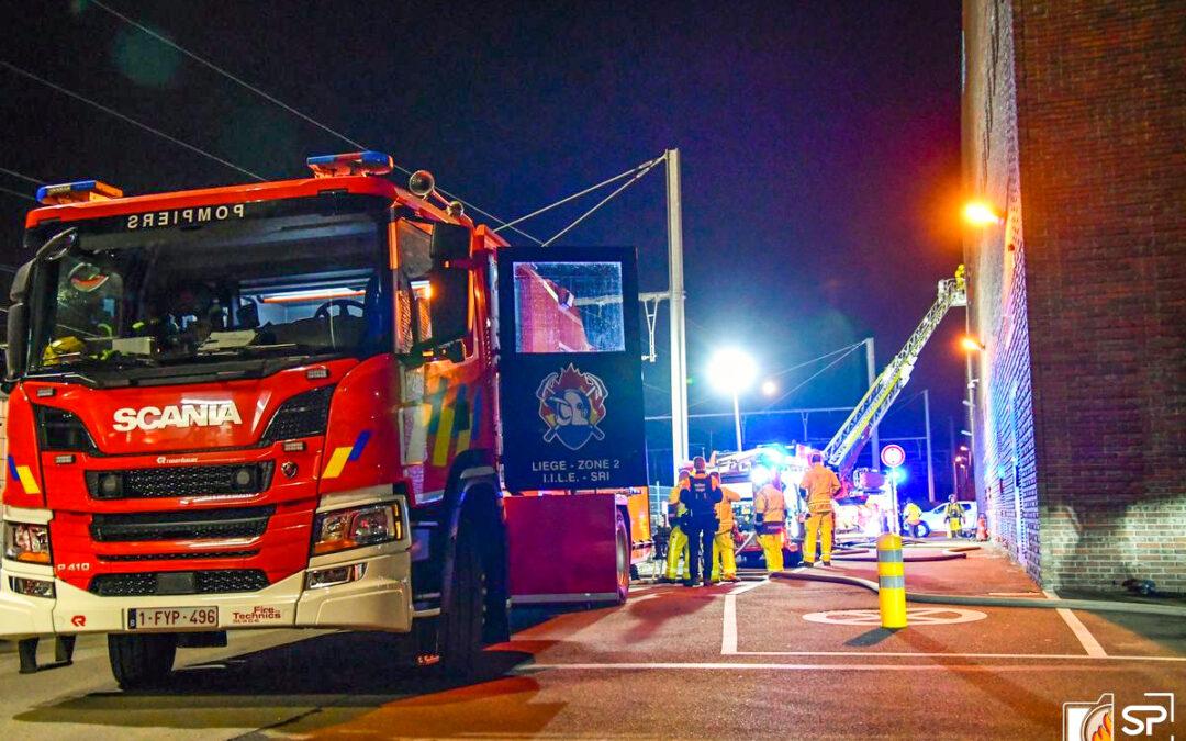 Un incendie dans un bâtiment technique de la gare des Guillemins a longuement mobilisé les pompiers