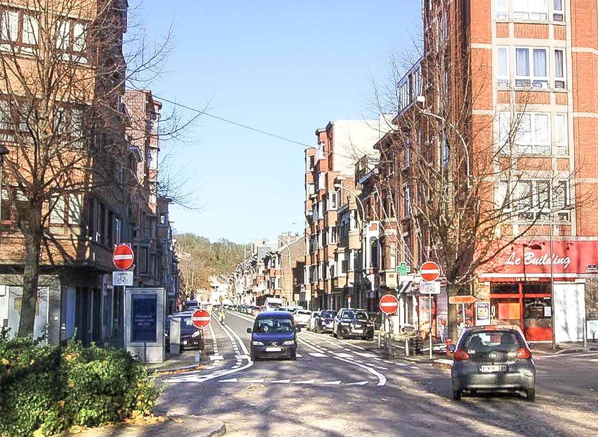 Palinodies rue Maghin: un double sens de circulation en mélangeant cyclistes et piétons?