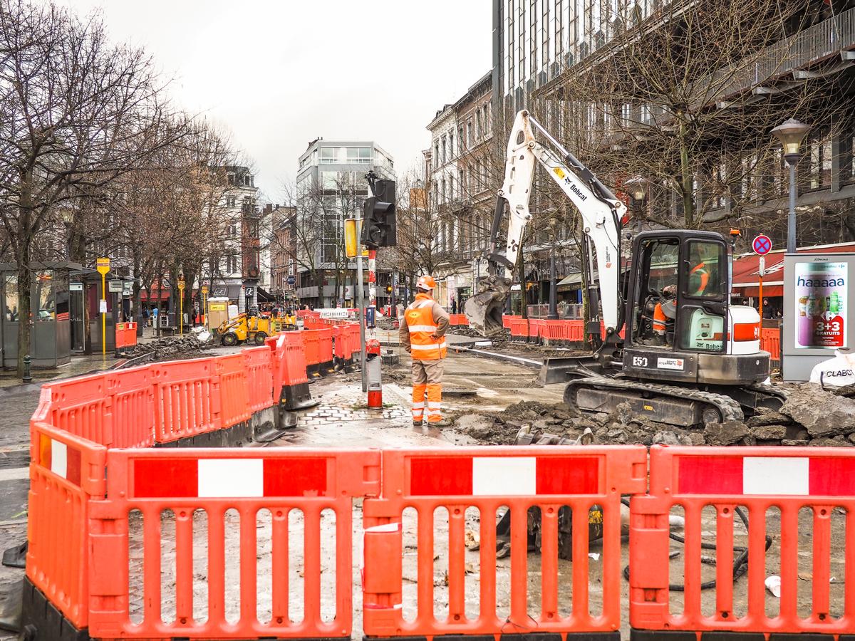 La place de la République française se transforme en semi-piétonnier