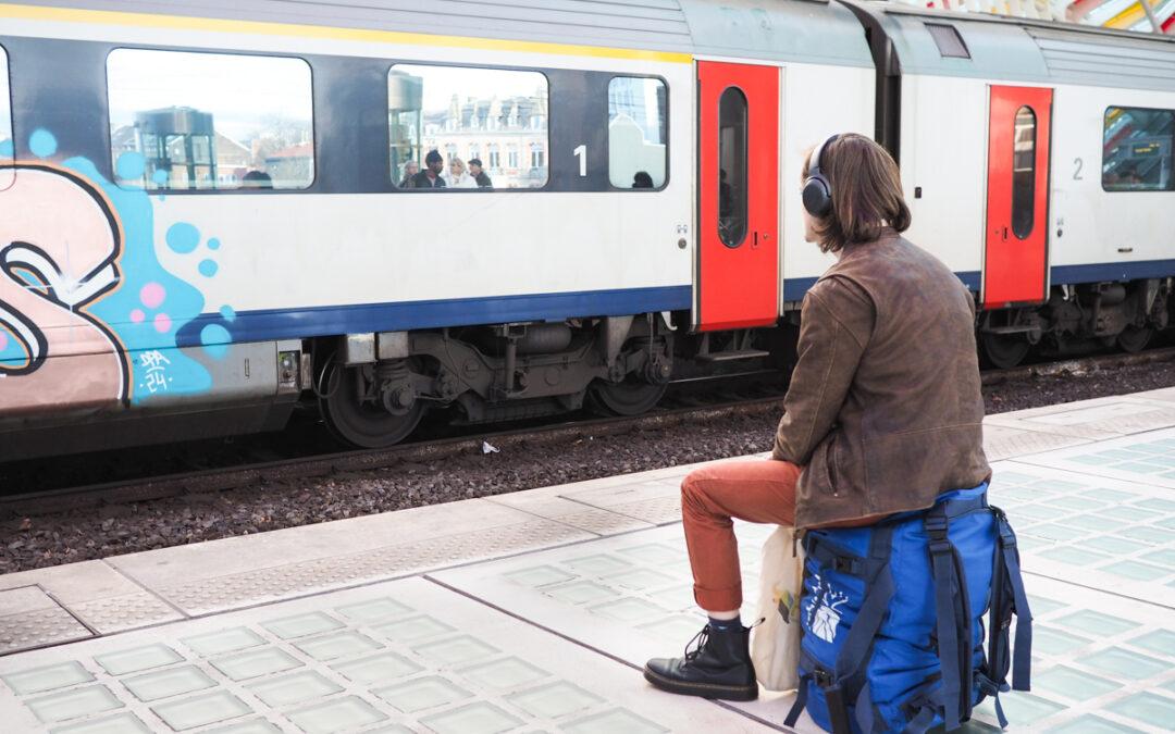 Gare des Guillemins: des containers inutilisés, mais pas de vrai espace d’attente chauffé pour les voyageurs