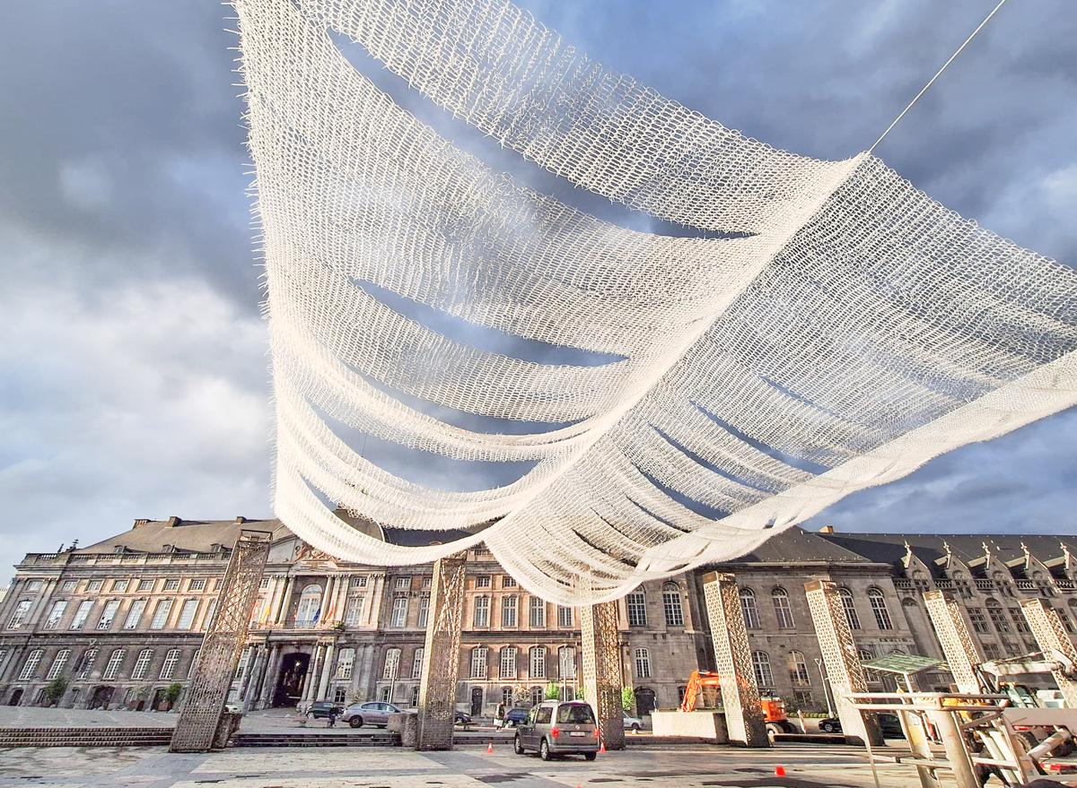 Une nouvelle œuvre artistique et solidaire inaugurée sur la place Saint-Lambert