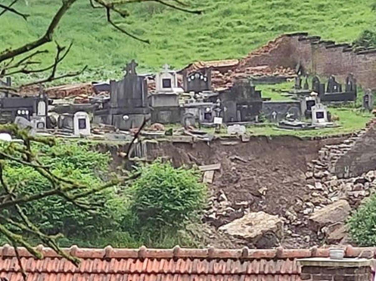 Murs effondrés et tombes fortement endommagées: le cimetière de Souverain-Wandre est fermé