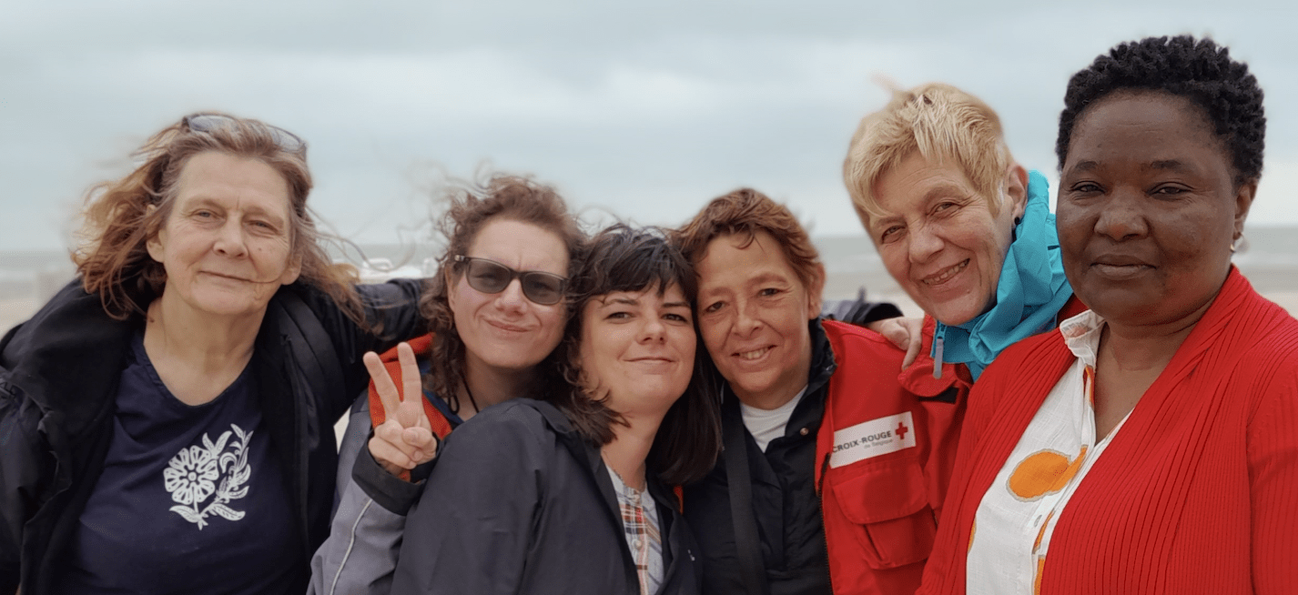 De Liège à Westende: un voyage inoubliable pour sept femmes en précarité