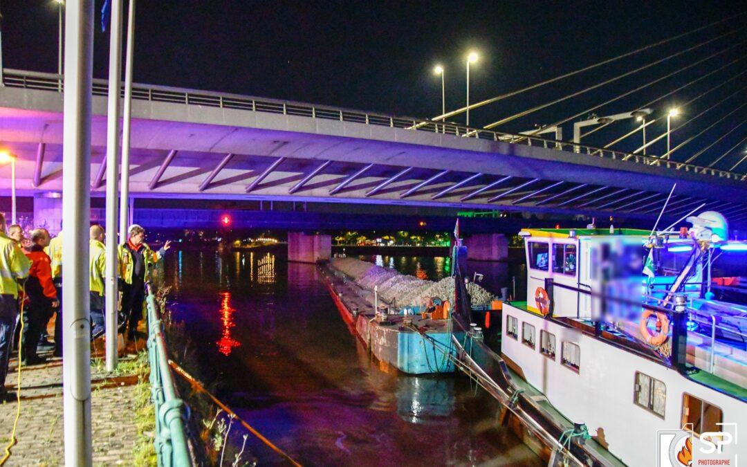 Une barge heurte le pont du chemin de fer au Val Benoit vendredi et une autre le pont des Arches ce lundi !