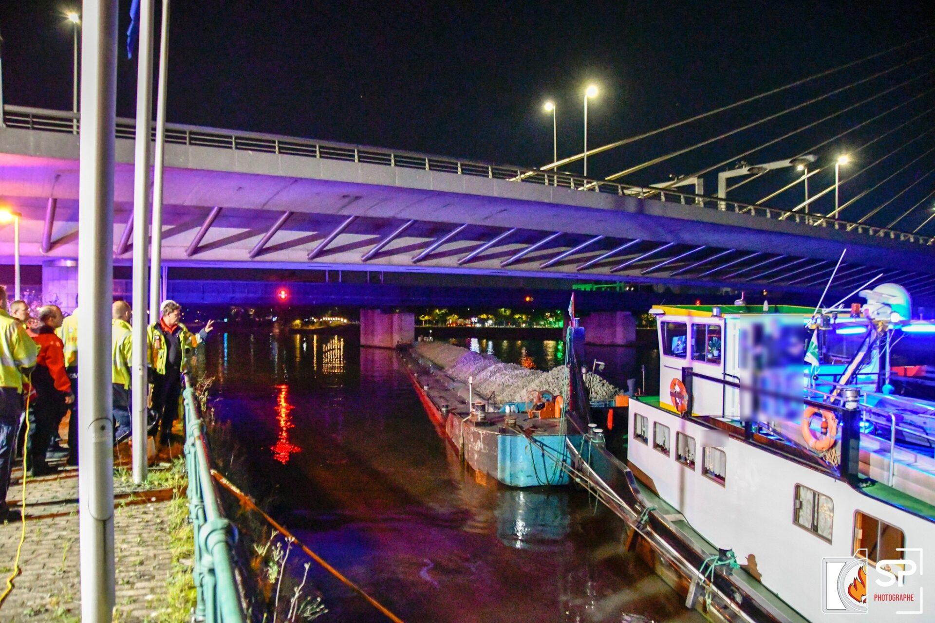 Une barge heurte le pont du chemin de fer au Val Benoit vendredi et une autre le pont des Arches ce lundi !