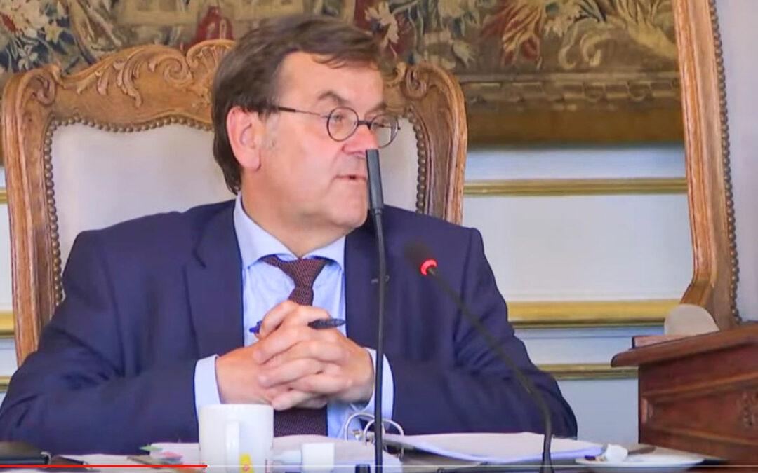 “Connasse!”: l’insulte du bourgmestre à une conseillère PTB au conseil communal