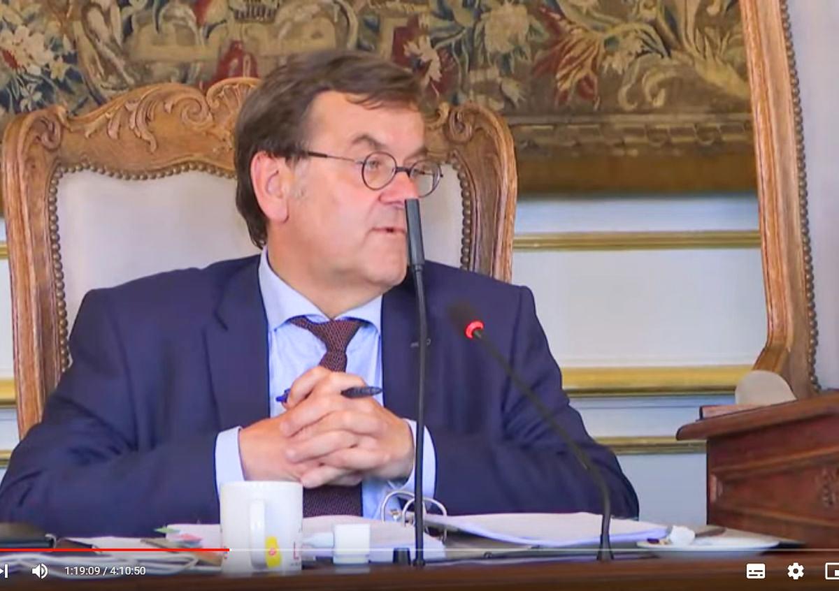 “Connasse!”: l’insulte du bourgmestre à une conseillère PTB au conseil communal