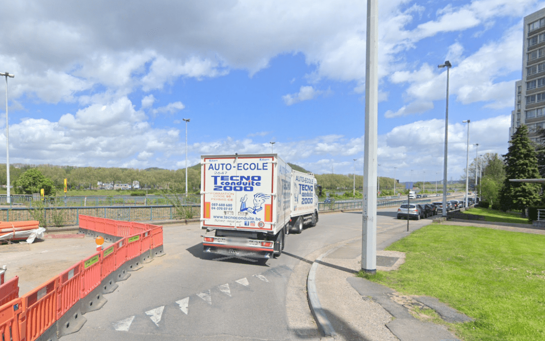 Un poteau tombe sur une Tesla avenue Georges Truffaut: l’accès à l’autoroute vers Visé fermé dimanche