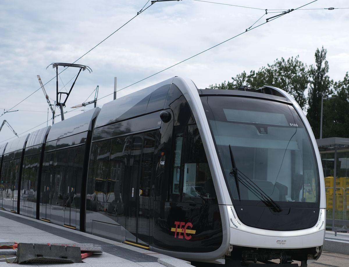 Les câbles électriques aériens du tram sous tension la semaine prochaine entre Leman et Sclessin: attention à ne pas stationner sur les rails