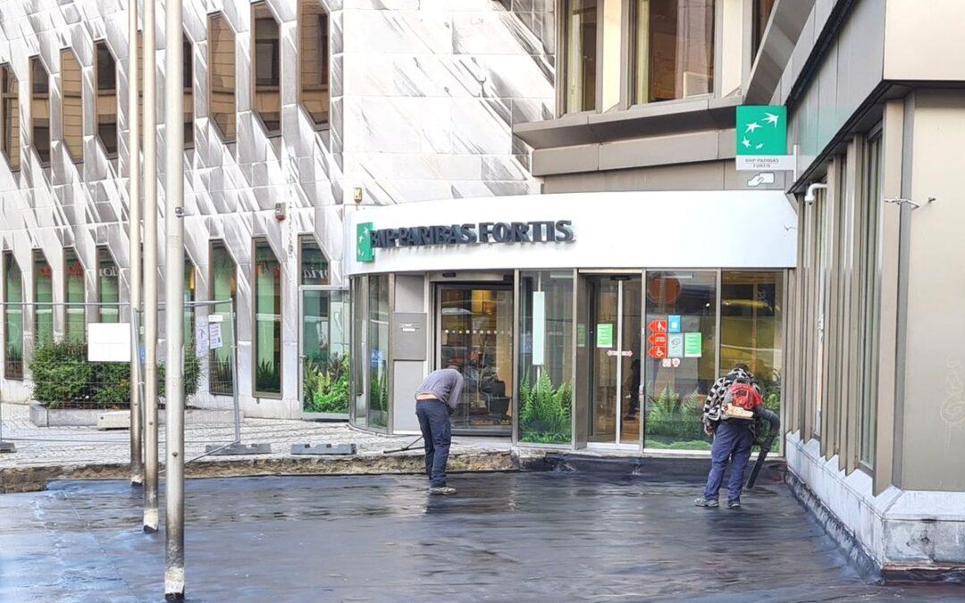 Les distributeurs d’argent de l’agence Fortis place Xavier-Neujean vont disparaître