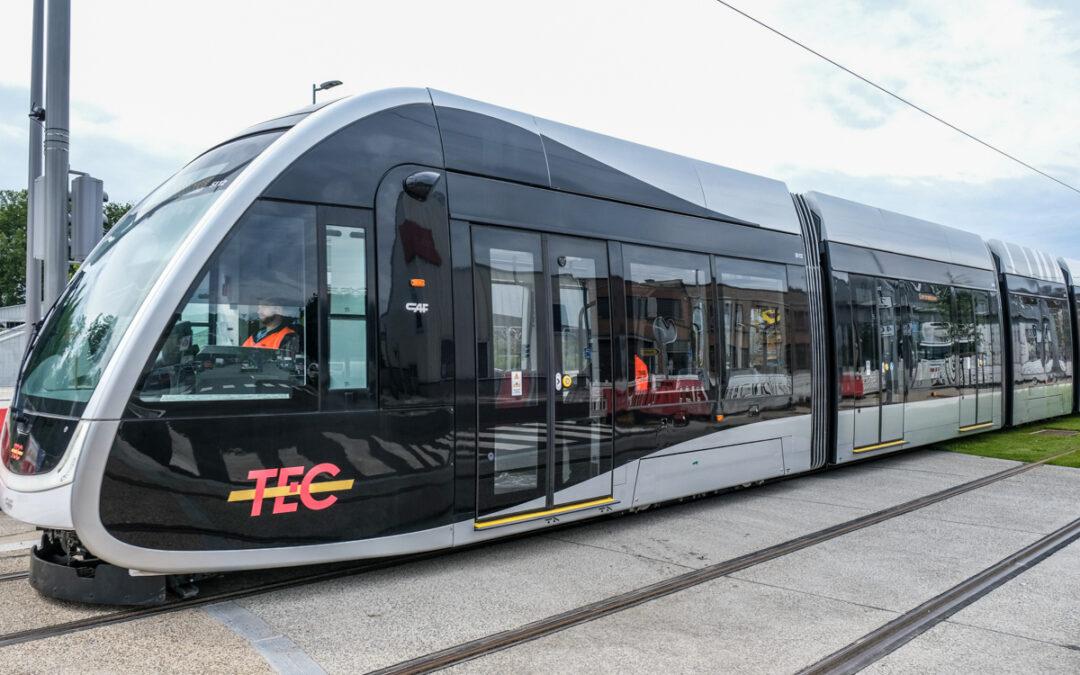 “Un nouveau report qui vient s’ajouter à une trop longue série de retards”: la Ville réagit suite à l’annonce du nouveau retard de la mise en service du tram