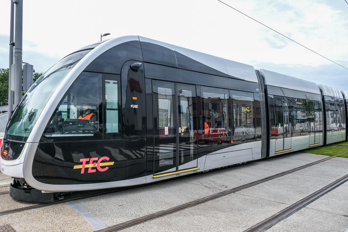 “Un nouveau report qui vient s’ajouter à une trop longue série de retards”: la Ville réagit suite à l’annonce du nouveau retard de la mise en service du tram