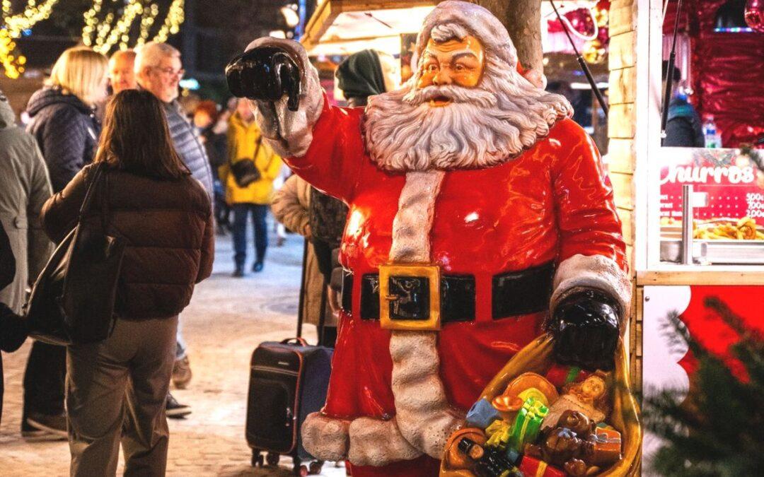 Le Père Noël sera de passage en fanfare au Village de Noël