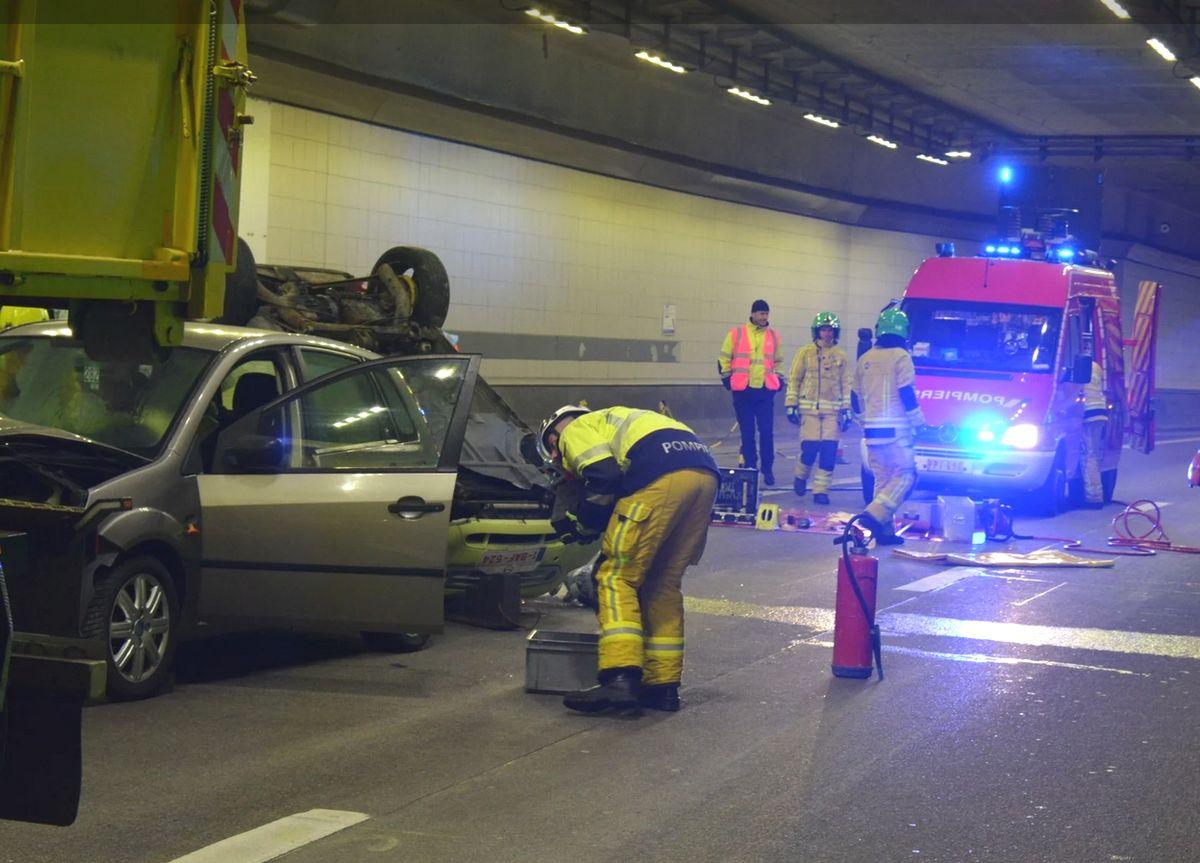 30.000 m² de fumée, 30 figurants et des véhicules accidentés pour un exercice nocturne dans le tunnel de Cointe