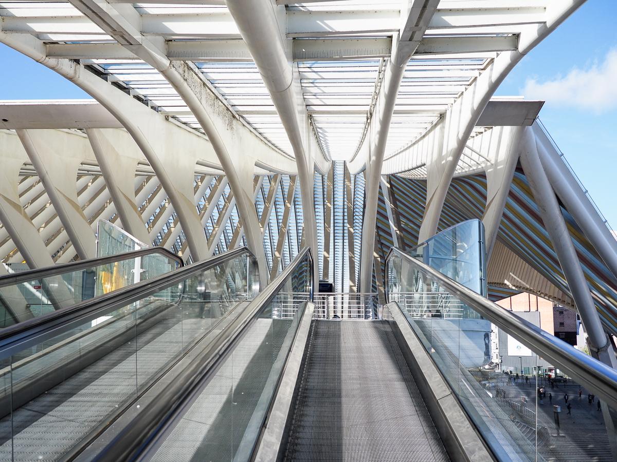 Trop d’escalators et de tapis roulants de la gare des Guillemins en panne