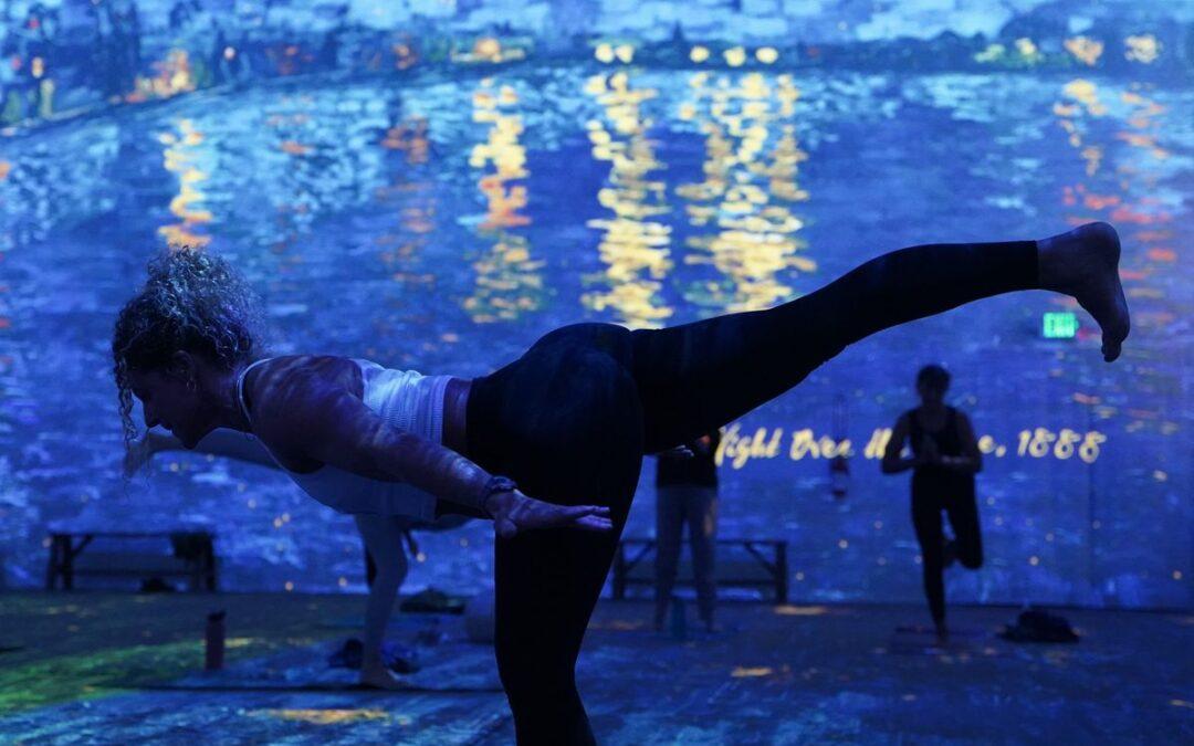 Séance de yoga dirigée, en immersion dans l’expo Van Gogh