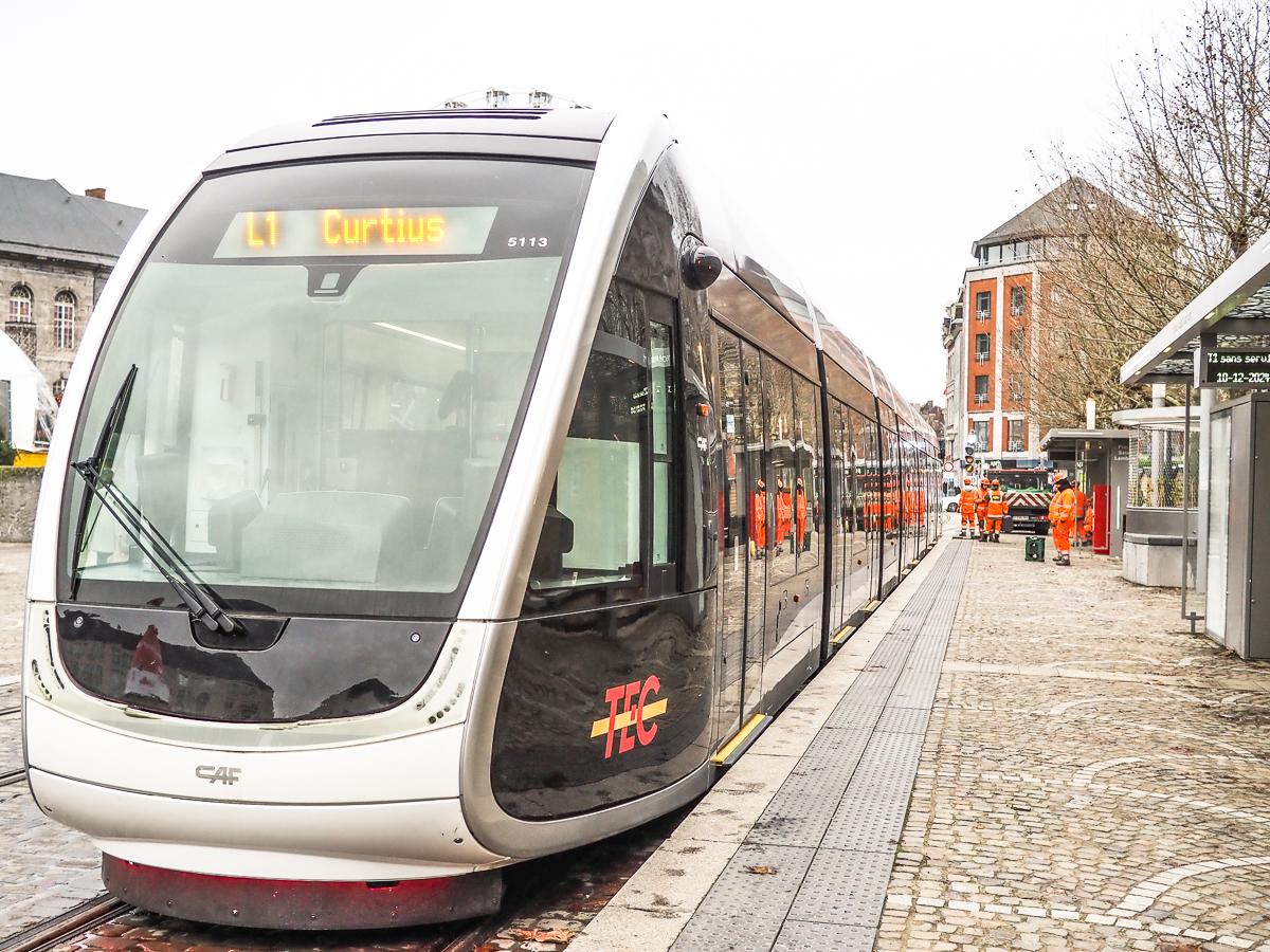 Des touristes, mal informés par le TEC, attendent le tram aux arrêts… pour rien