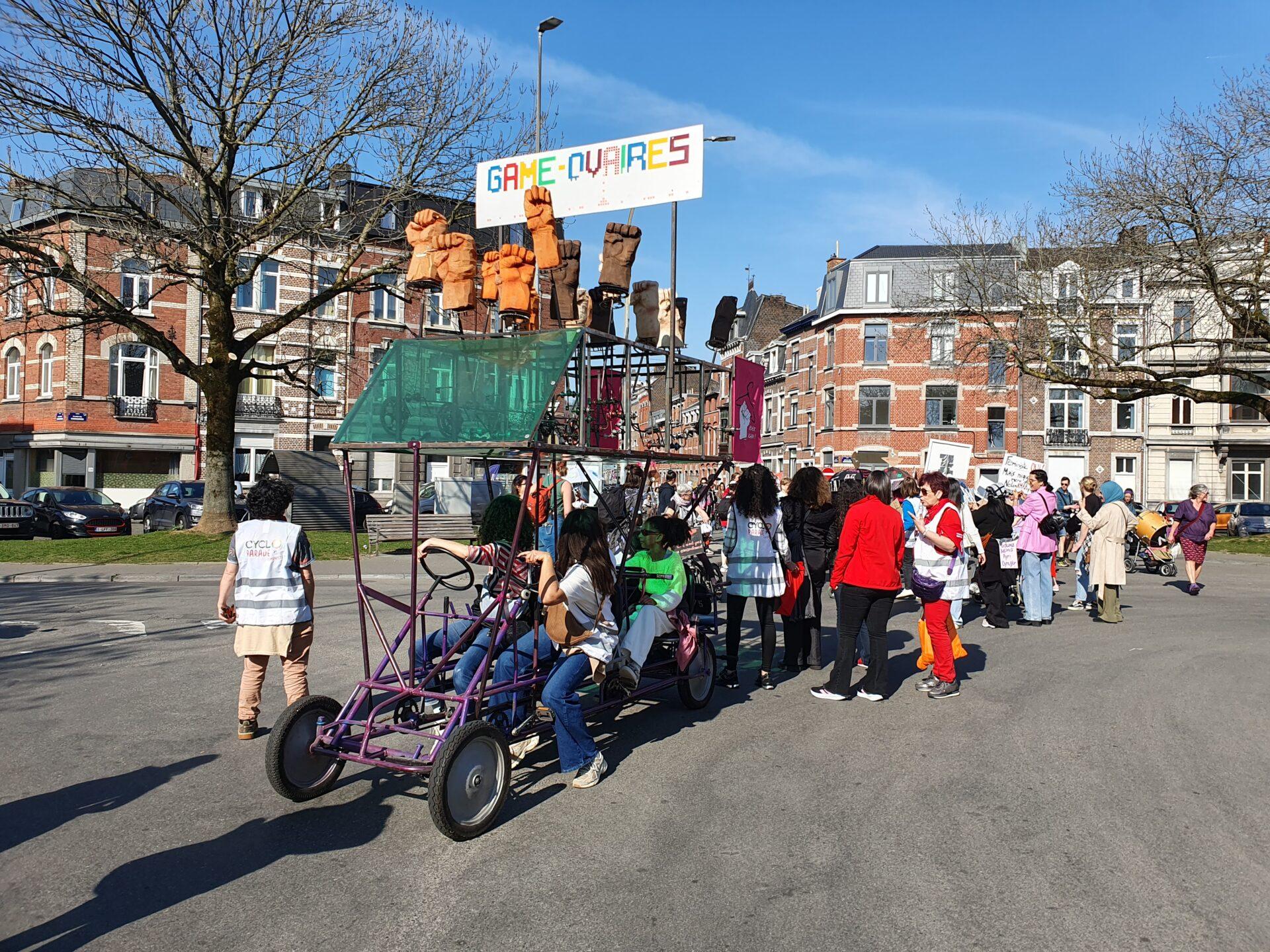 Belle édition de la cycloparade féministe qui a rassemblé 1500 personnes